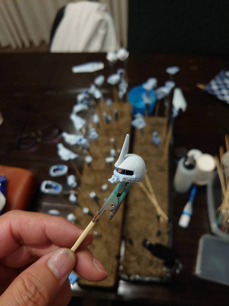 白下地を整えてから塗装しました。グポーンはSPプレート2&Hアイズです。