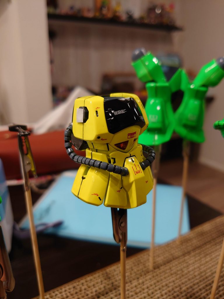 定番のアシタのデカールでディテールアップ。