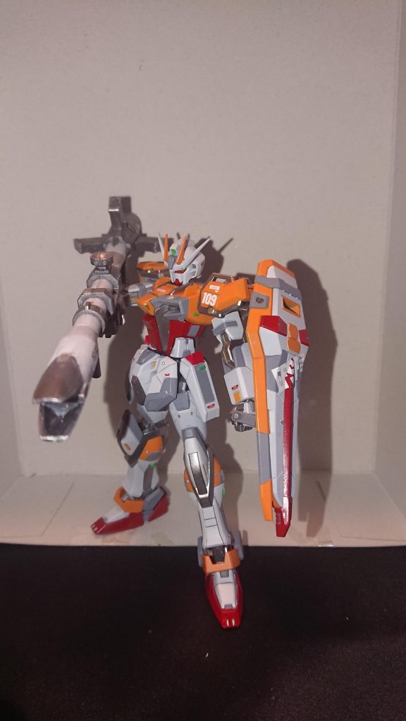 処理手順はヤスリ処理→スジ彫り→プラ板ディテールアップ→下地塗装→塗り分け→デカール貼り→トップコートです。