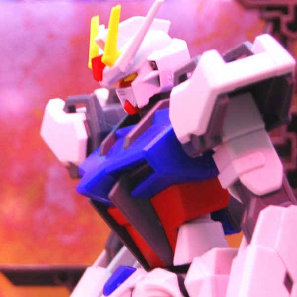 あの炎の中で立ち上がるストライクの姿