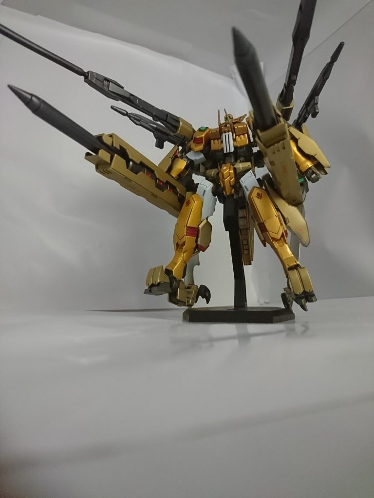 それぞれの基部にパーツを挟んで、射角を広げられるようにしました。