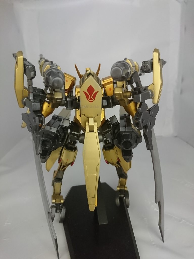 まあ…オルガやアキヒロには怒られたでしょうね「なんで砲戦仕様の機体をゴールドに塗装してんだ、シノ！○○か？お前は？」なんてやり取りを想像しつつ…(笑)最後までご覧いただきありがとうございました。