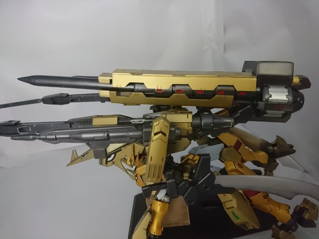 ジャンクに羅刹天があったので、バズーカを、流用して少しスクラッチしました。ダインスレイブを4発同時発射できるように。