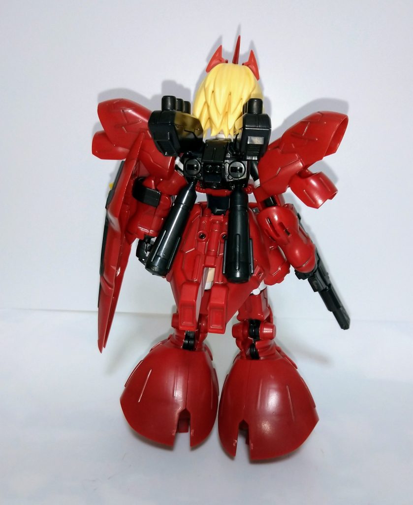 リアスカートのスラスターのところ黒く塗るの忘れてたw今度塗ろう……。バックパックはアルカカルティの背中に直付け。直付けでないと動力パイプが届かないのですよ……(;´Д`)