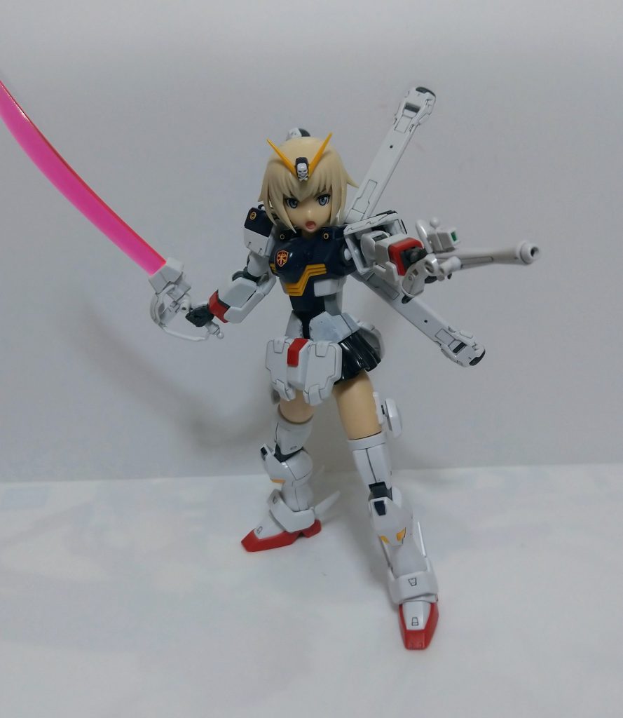 これよりポージング。クロスボーンガンダムちゃんはビームザンバーとバスターガンを装備したっ!!本当はザンバスターが良かったのですが、持ちてに持たせるのがなかなか面倒だった為断念。