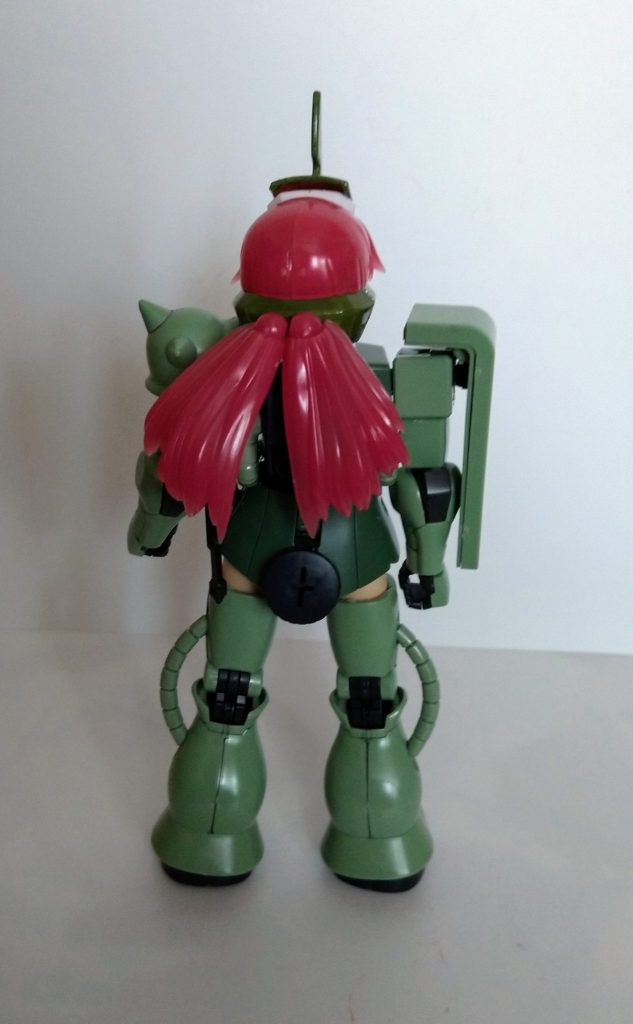 後ろはこんな感じ。アーキテクトのお下げ髪をヘッドギアにつけてみました。これなら邪魔にならないヽ(=´▽`=)ﾉあと、ヘッドギアとザクライトグリーンで塗装。