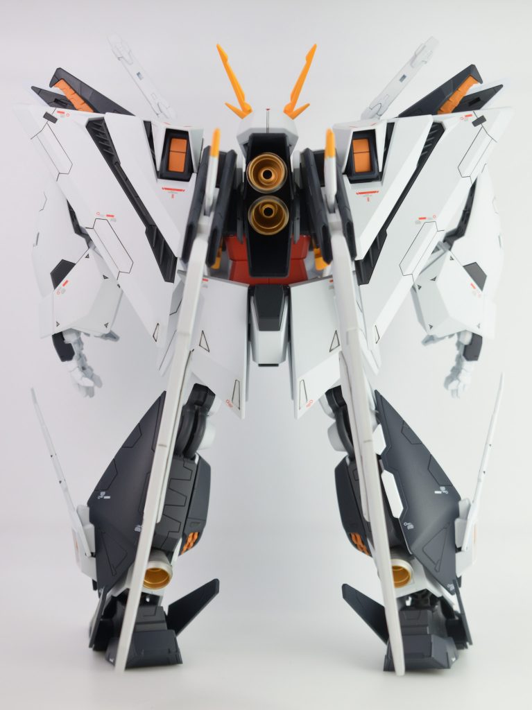 バーニアに関しては外見はシルバーに、内側はゴールドに塗装しています👌