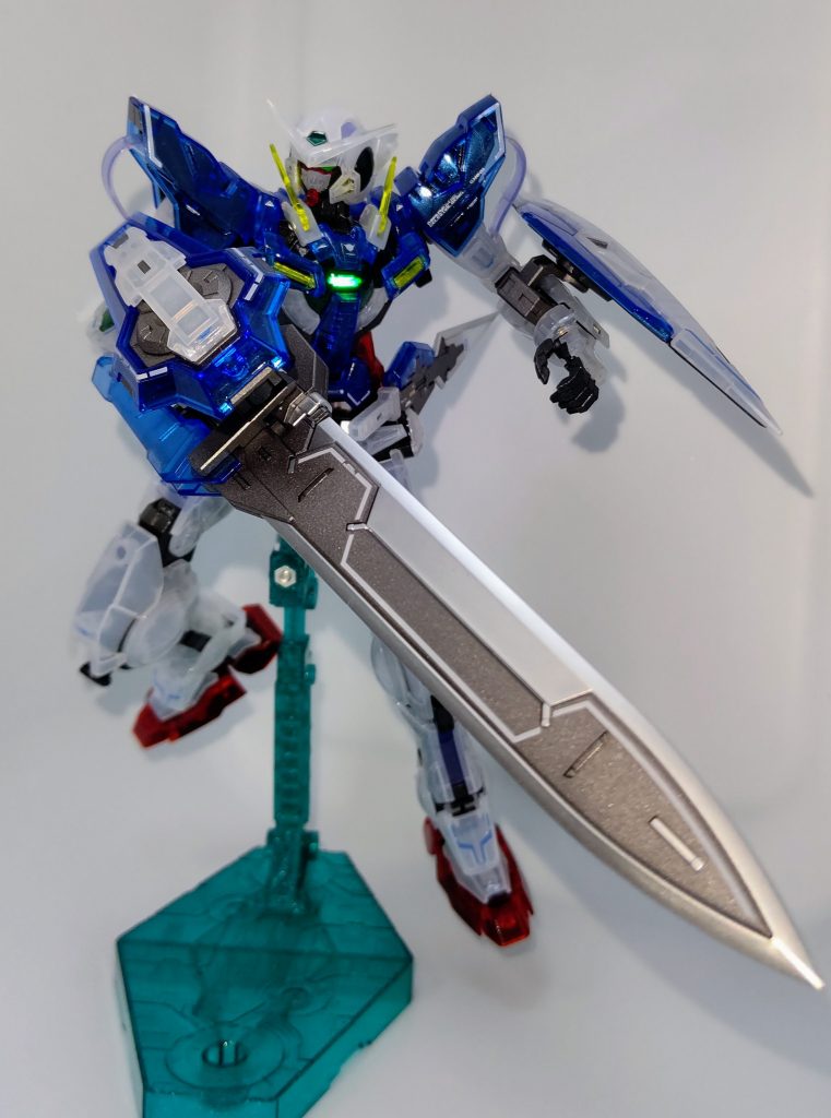 戻ってきてから、武装作成、デカール、塗装までして完成デカールは付属のものを使用塗装は整形色に近くなるようにフレームをアクリジョンの黒鉄色、外装はallクリアのため、艶ありクリアのみ。アクリジョンのエアブラシだけはやはり難航しましたが形になってよかった普段作るHGとは違う部分もあり、初MGはなかなか楽しめましたただ、おく場所だけはどうにかしないとww