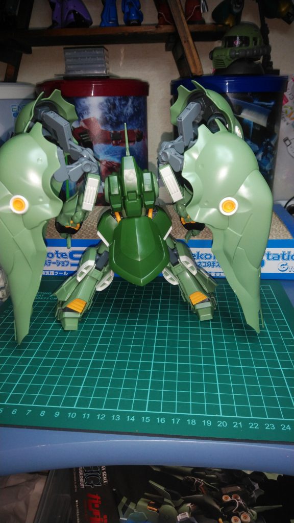 素組み状態2はい、素組み後ろからもヤバイー