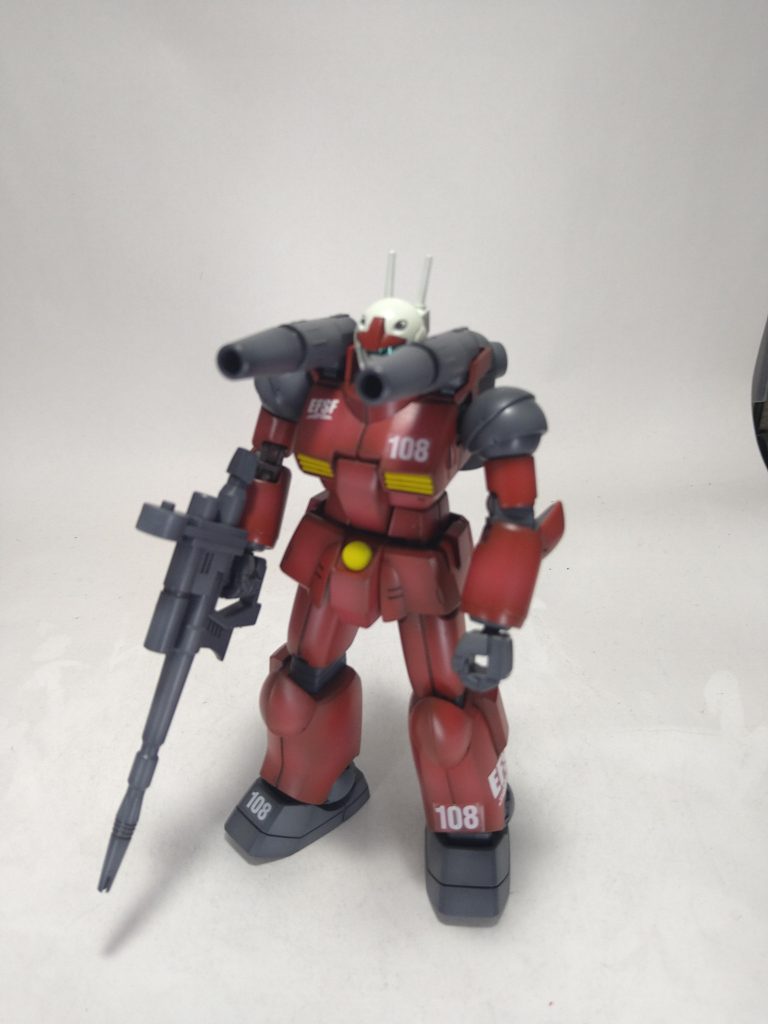 あまり赤が明る過ぎると軽い感じになってしまうと思うんでハルレッドを下地に吹いてモンザレッドを下地を残すようなエアモデルでの「黒立ち上げ」みたいな感じで塗装してます