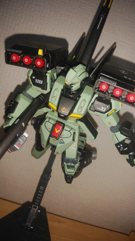 マリーダさん「目標捕捉、足の早いジェガンがいる。特務仕様かもしれない。」