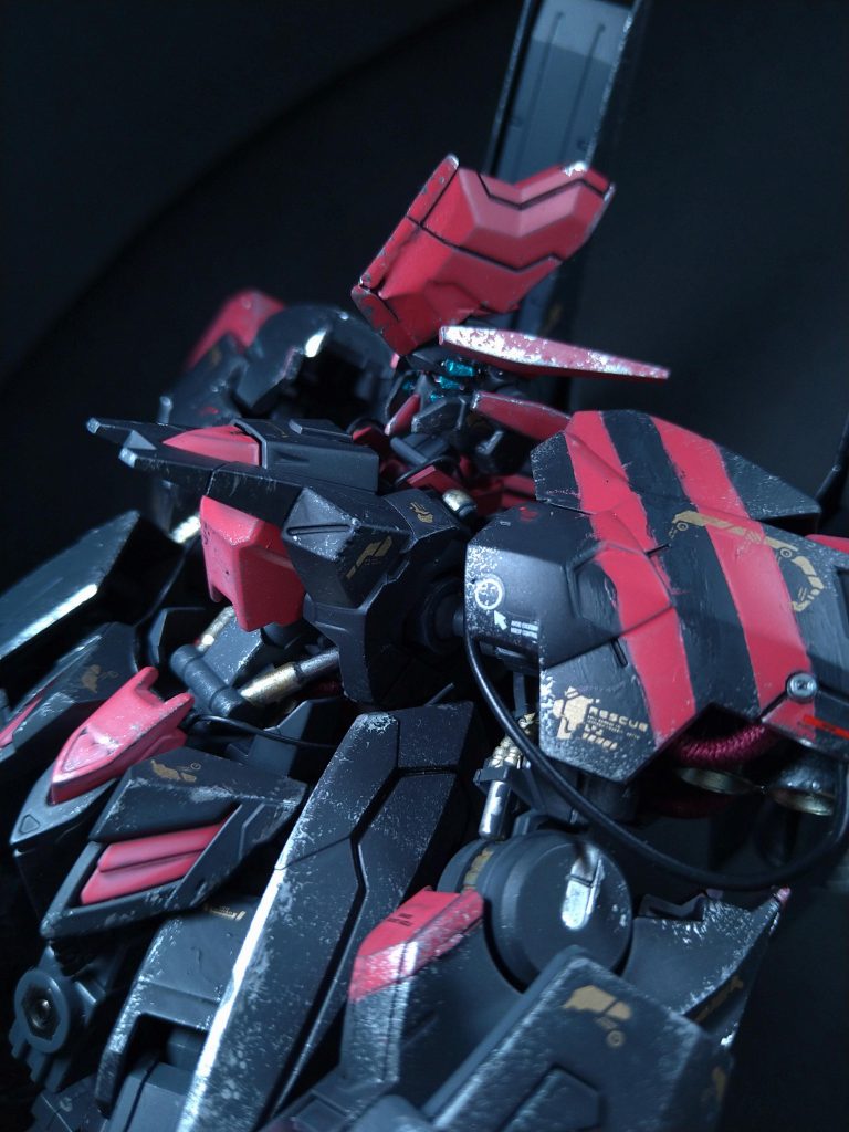 頭部はガンダムハルートのものを使用しているので六つ目。キマリスヴィダールのフロントスカートを貼り合わせたものを主角にしております。