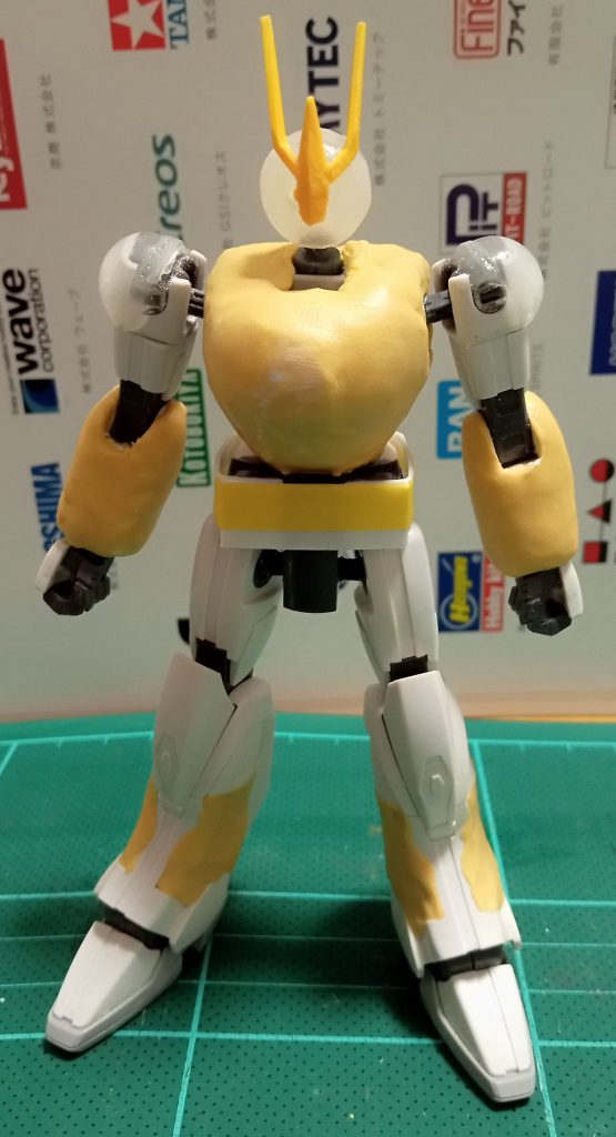 ですが、頭のデカさがどうしても納得いかなかったので、考えに考えた結果、UVレジンで球体を作り、それを頭部に変更しました。かなりスッキリしました。