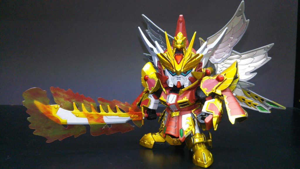 金色部分は全て銀+クリアイエロー塗装となっております。少し厚めに塗ると段差で自然と色が濃くなるので、結構古くから使っている技法ですが、厚塗りする為渇きが遅いのと、エナメル溶剤でもラッカーを溶かしてしまう時も有り、最終的には水性カラーを使用しています。が、今度は空気中の水分もあり絶対的に乾燥しないという問題が…