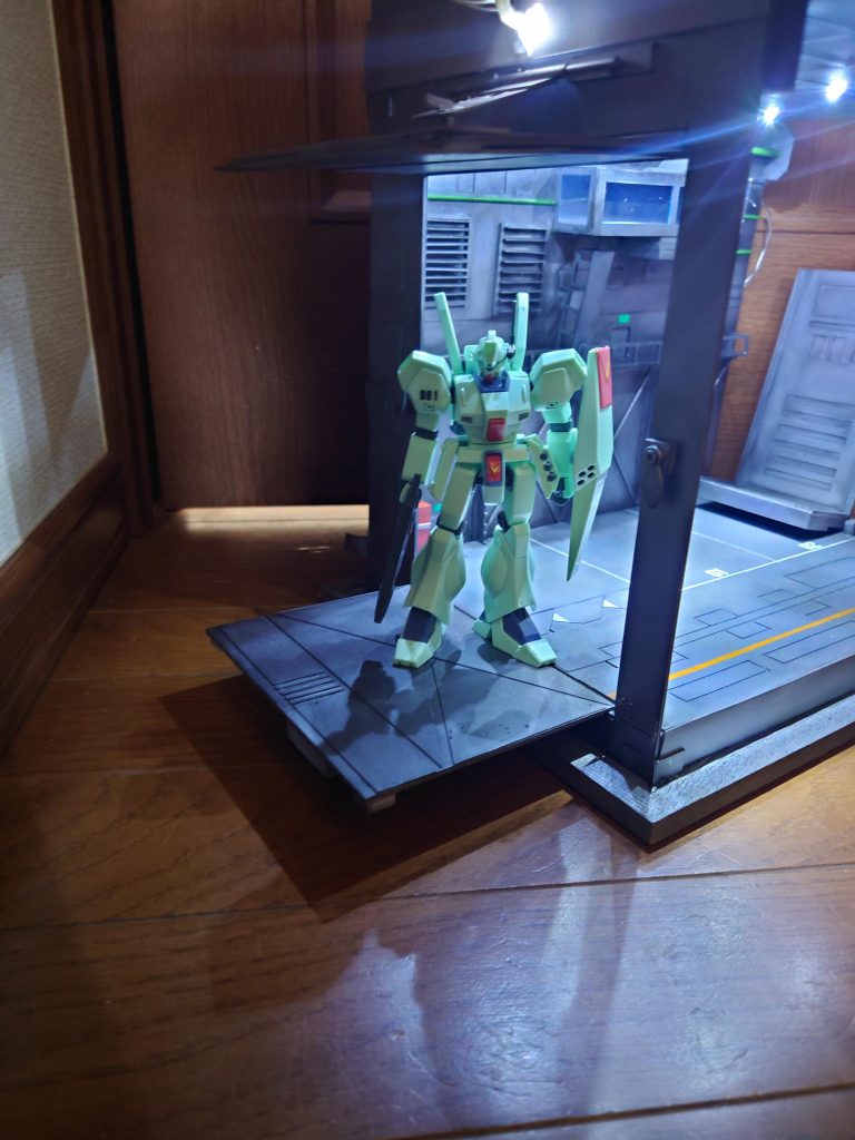 開閉式の出撃ハッチ。頑張って作ったのに、いい写真撮るの忘れてました🥲