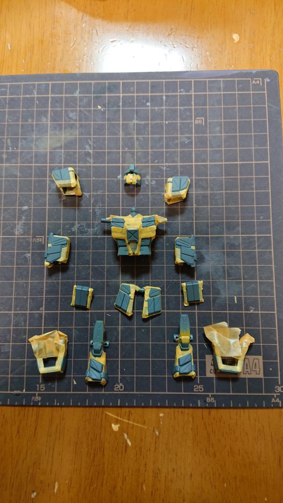 マスキング地獄…。もうこのキットを作製するときはアーマーもウェアラブルアーマーも含めた迷彩塗装にしようと思います。