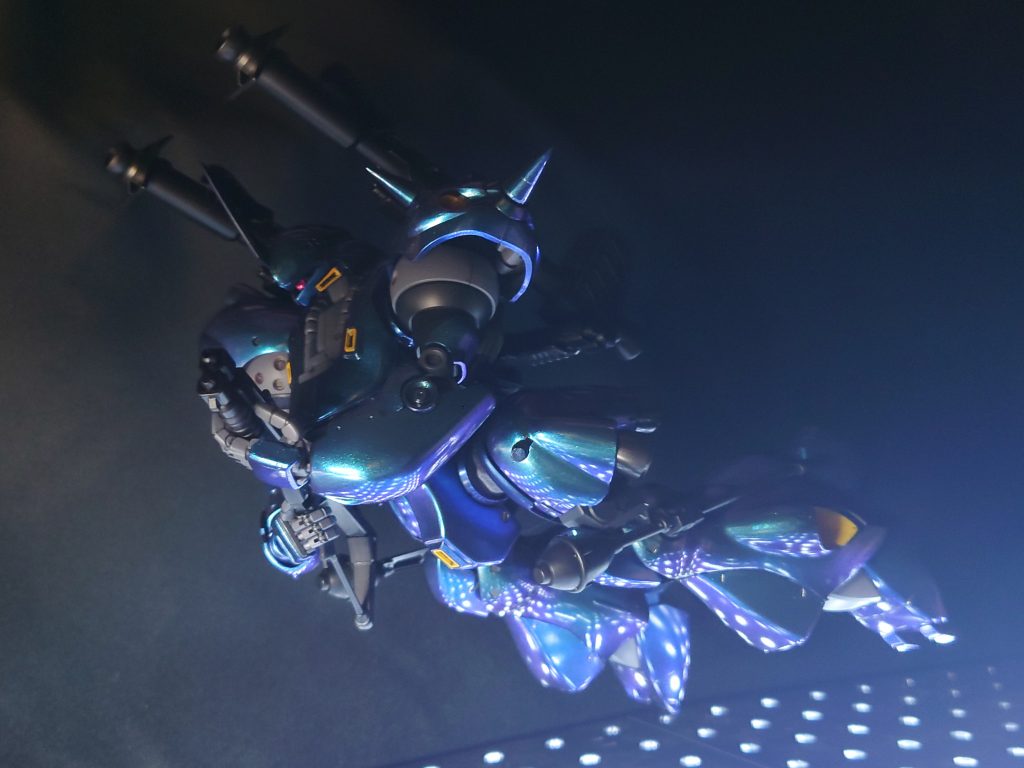 ケンプファーと言えば、この姿勢ですね〜