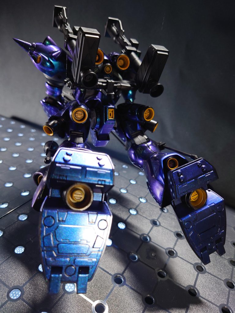 ほとんど見えないスラスター内部。実は気にいっている。