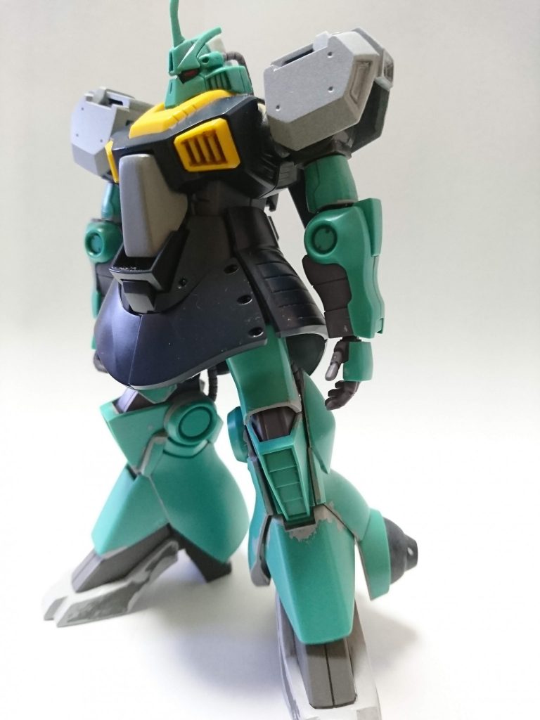 本来赤い所ボリュームアップしたら腹出てる感じ(ビ－ル腹)でボツにしました。