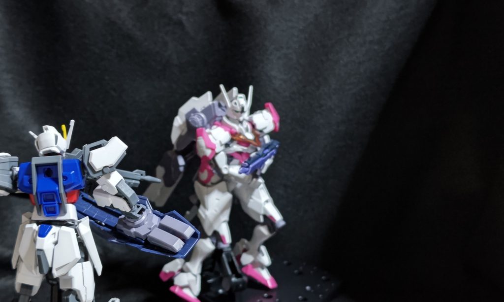 俺はいつものようにガンプラバトルのランダムマッチモードを開始する。<<Loading data confined. Are You Ready?>>『CAストライク。 蓮見優吾出る!』-GUNDAM LFRITH-全天周囲モニターに強調された敵機が表示され直ぐに射撃戦が始まる。ルブリスの攻撃は巧みでビットステイヴでこちらを誘導するように回避行動を強いてビーム・ライフルで撃墜を狙う方針らしい。射撃戦開始から1分前後で盾は溶融してほぼ使い物にならなくなっている。