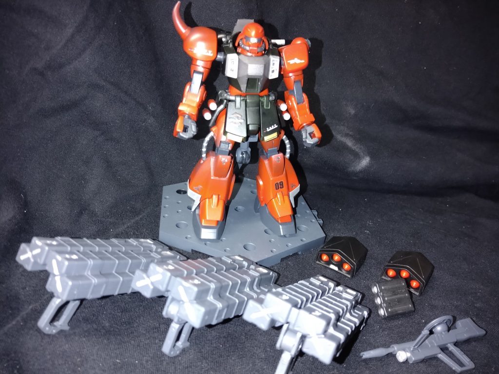 武装は、全て着脱可能。脚部のミサイルポッドは、ネオジム磁石〜を使用しました。