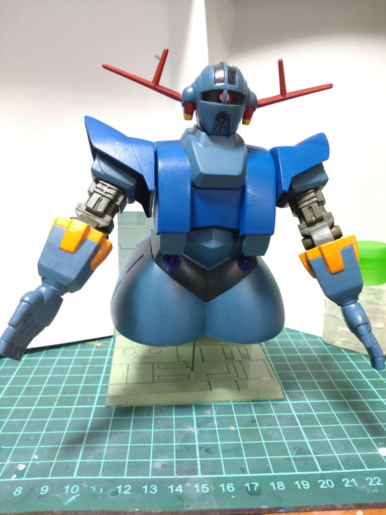 ディスプレイベースにも付属のシャフトで浮かせるのですが、倒れそうでめちゃめちゃ怖い(笑)