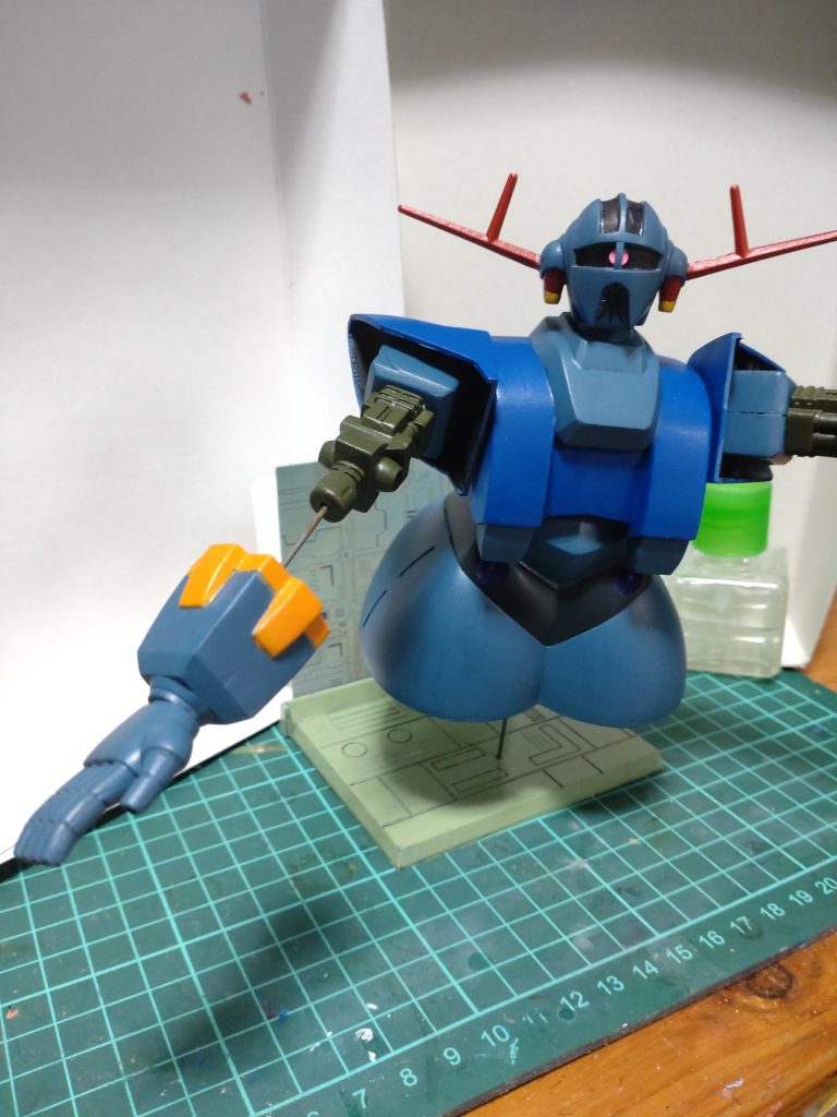 稼働を無くす代わりに特徴的なギミックを再現するのはアッガイでもありましたね。当時の試行錯誤が伺えます。ちなみに頭も伸ばせます。写角に入らないので、撮影出来ませんでした…。