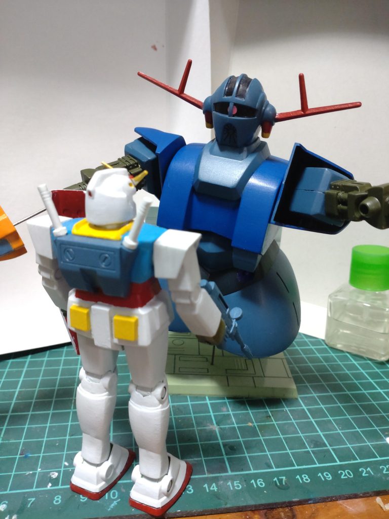 「こう近づけば、四方からの攻撃は無理だな、シャア!」「チィ!」