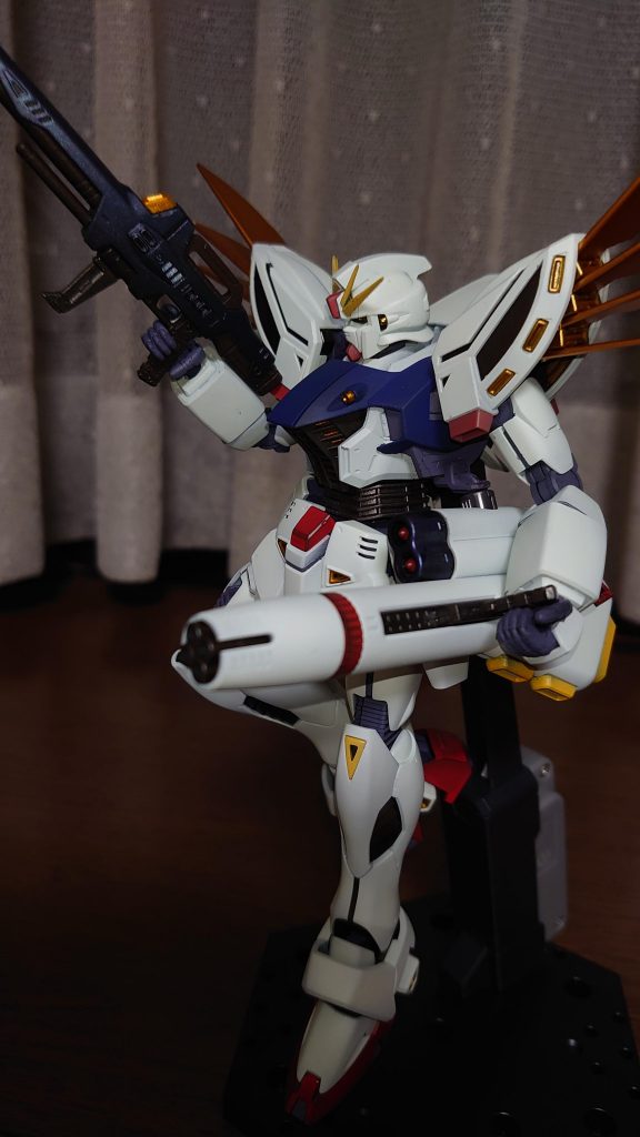 「今動かせる機体…、あるよな」足早にデッキに向かいながらヒカルが言う。「Ｆ９１は、まだ未完成だってシズカさんが…」ベンは必死で止めるが、ヒカルは聞く耳を持たない。「シズカが、皆が待ってる。あの、デカいのを花束にして生徒会室に飾ってやるさ…！」