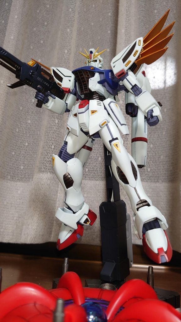 「未完成だって？十二分に動いてくれるｯ」Ｆ９１がラフレシアのテンタクラーロッドをひとつ、またひとつと打ち倒しながら少しづつ距離を詰める。高速でジグザグに動くＦ９１を、ラフレシアは止める事が出来ない。「ビームライフルが無効化されてる…、Iフィールドだなぁ。しかし、ここまで来ればｯ」