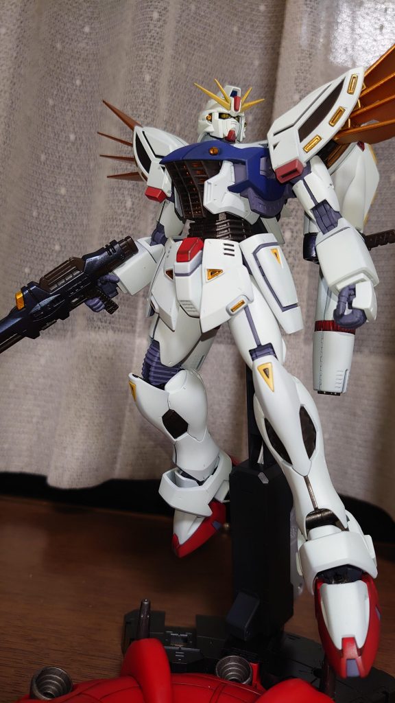 衝突の衝撃で、ラフレシアの少女の仮面が外れた。「トモエ…？」Ｆ９１の動きが一瞬止まった瞬間、真横からの火球がＦ９１を包み込んだ。