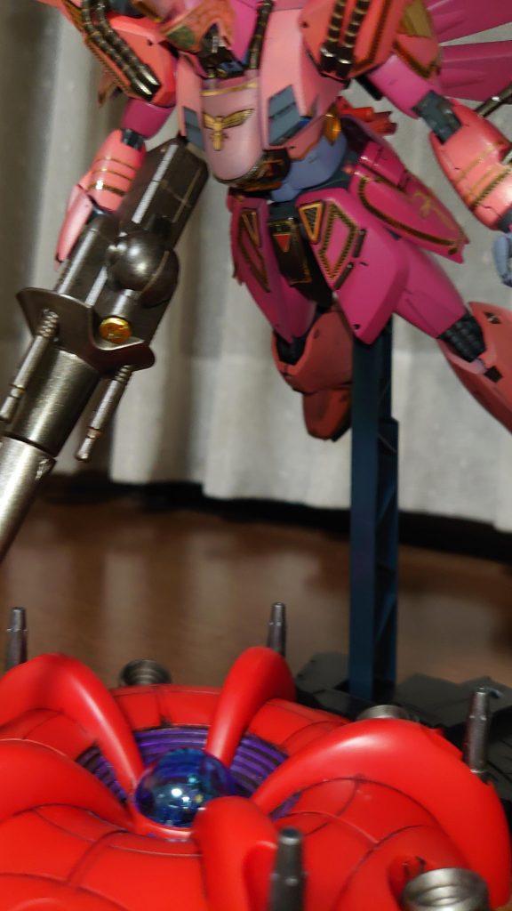 (あと一歩の所で、何故か一瞬躊躇され…)ベンの言葉がカグヤの脳裏を過る。全てを理解した。ラフレシアのパイロットは、トモエ。彼女の妹であり、姉であり、親友であり、分身。それを知るヒカルは撃てなかったのだ。