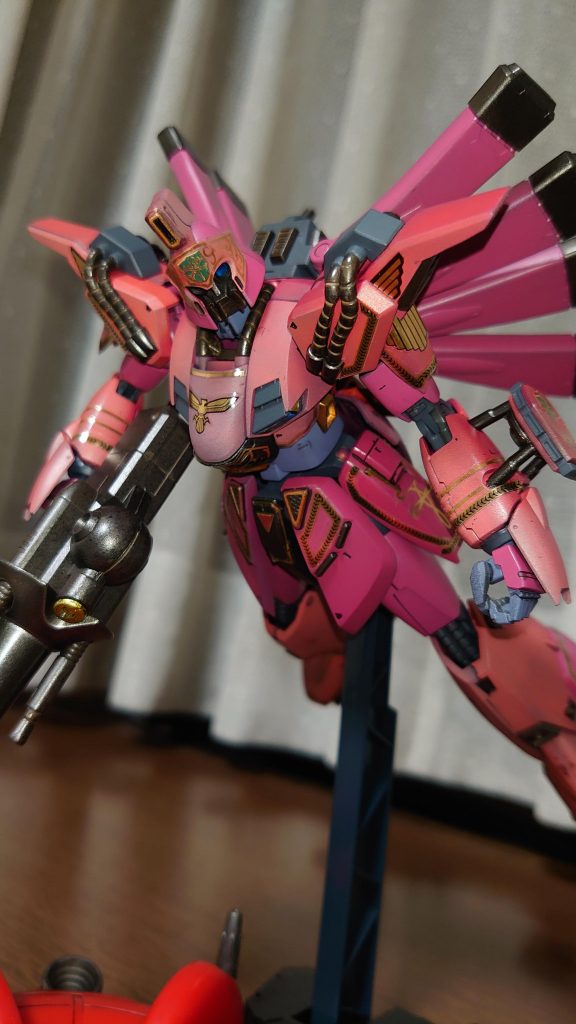 左側面からの火線がビギナ・ギナを襲った。カグヤは難なくビームシールドでそれを捌き、再びラフレシアに肉薄する。「全てを終わらせましょう、私も、貴女も」