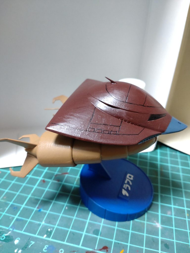 モールドが細かくてびっくりしました。飾り台はインディブルー、文字は白で塗装