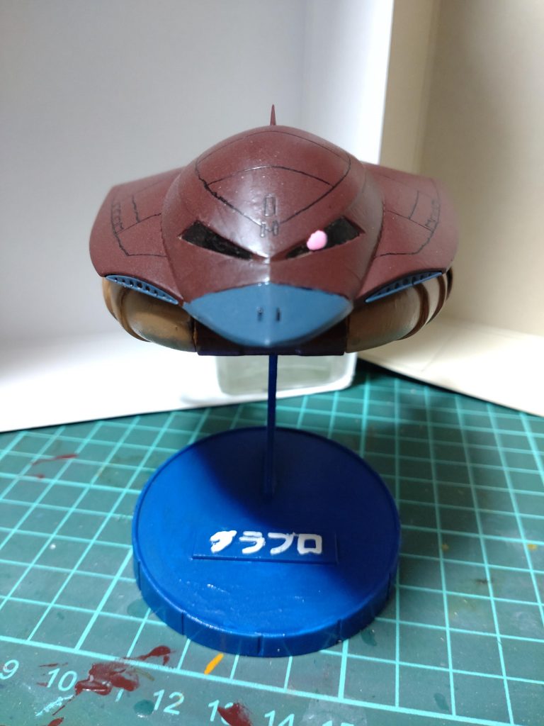 アニメでも細かくモールドが描かれていたのを完全に再現されてますね。これで300円は凄い。