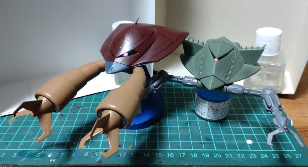 兄弟機のビグロと。ビグロは昔作ったもの。ザクレロ…作りたいな（笑）