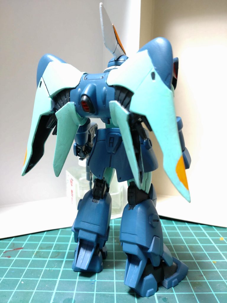 バックパックはHGより薄くて小さめ。ギミックもありません。