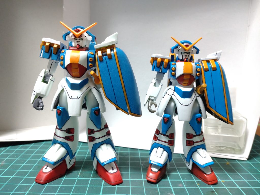 1/144と比較。頭一つ小さい感じ。