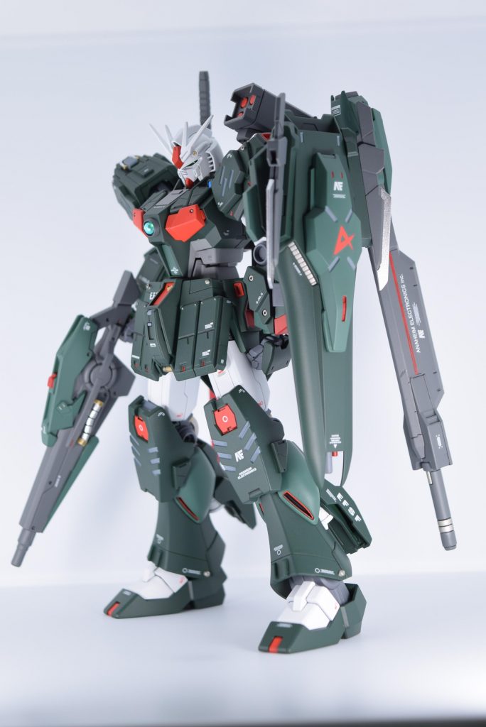 間接ユルユルでアクション面は残念でしたが、シルエットや配色は自分のイメージ通りになってくれました。νガンダムは初めてでしたが、イケメンっぷりが半端ない。EGの出来はすごいもんです。これが1000円とは、マジかよバンダイって感じです。更にラインナップの充実を期待したいですね。