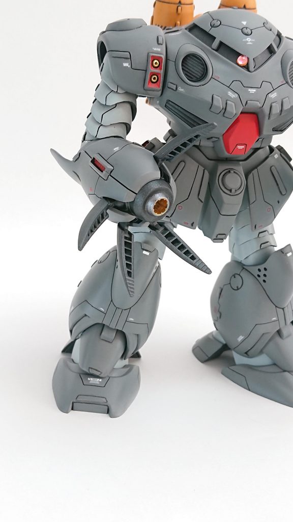 爪の肉抜き穴は皆さん埋めてるので違う事が出来ないかとリブを立てて見ました✋かなりメンドクサイ・・・・でも軽量化しつつ強度アップし、凶悪にも見えるので満足です😁