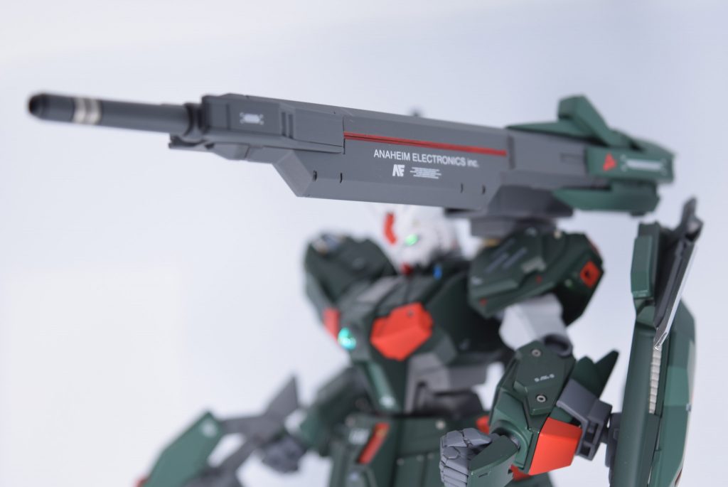 せっかくオリジナルの太陽炉があるので、出力余ってんだろうと思い、スローネアインをイメージしたGNメガランチャーを追加。GNミサイルにマウントする形で、戦況によりパージ可能です。