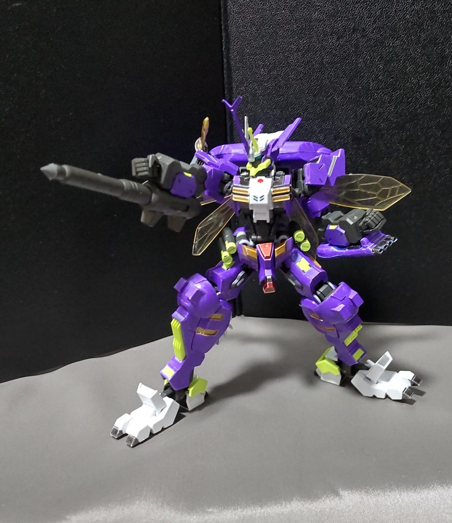 ・パイルバンカー右腕に装着されている突貫兵器。エイハブリアクターとオーラコンバーターによる超加速で一気に懐まで接近をして強烈な一発をお見舞いする。※アスモデウスのグラントンファーをパイルバンカーとして運用してみました。