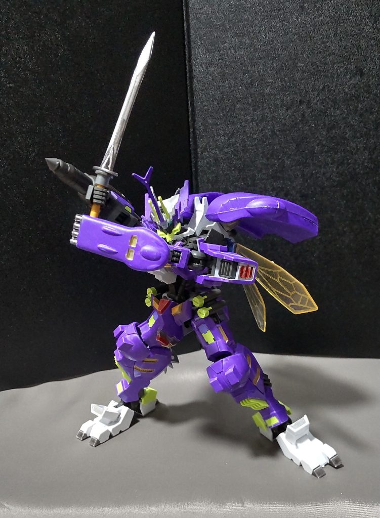 必殺のオーラ斬りは当然使用可能です。パイロットのオーラ力次第ではハイパーオーラ斬りも放てるようになる。