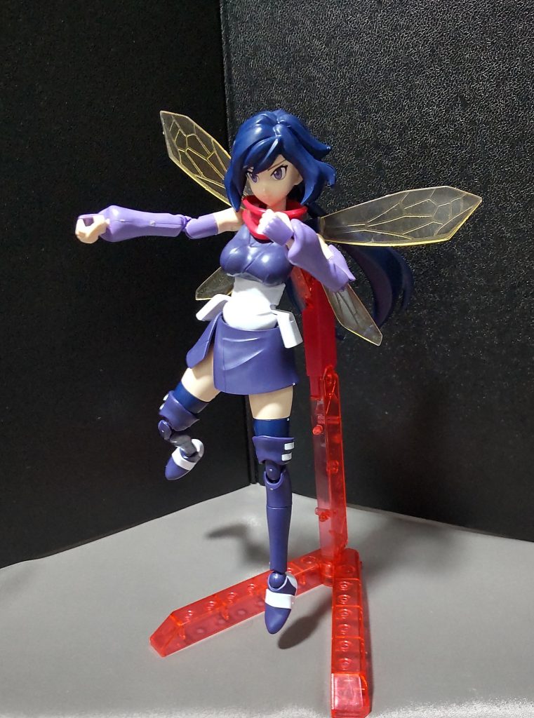 ダイバーアヤメの背中は3つのジョイントがあるので、こういうふうに羽根とスタンドを同時に付けられるという利点があったのも代表選出の理由です。※勿論、他の美少女プラモでもミ・フェラリオにするのは可能です。ナミ、リン子、フミナ、ギャン子は背中に2つのジョイント穴あるので付けれますが……ラクス、サラ、メイは背中にジョイント穴がないので付けれませんでした。