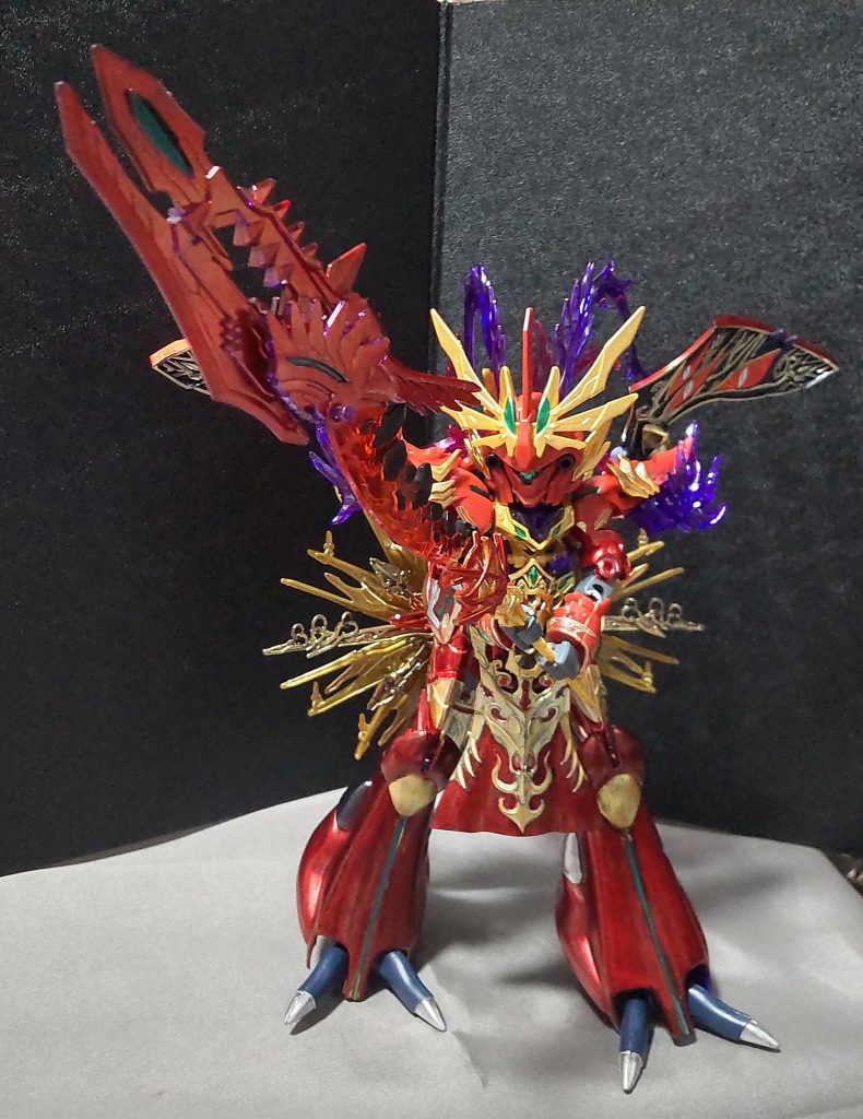 両手持ちも出来ます。こう構えるとだいぶ様になりますね。