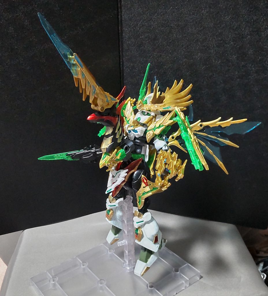 グレートダンコーンシステムの頭頂の角からブレード展開機能があり、オフェンスモードに切り替わります。これにより、必殺の断魂剣（だんこんけん）が使えます。