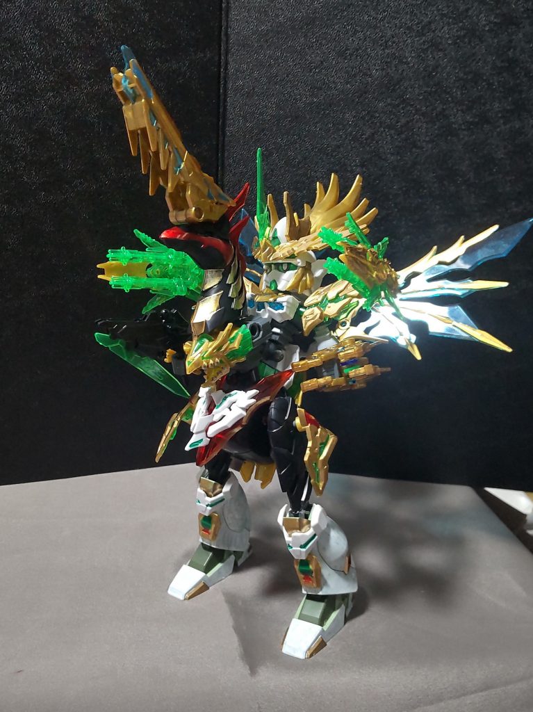 ○断魂砲フォーメーション股間の断魂砲、両肩の万賢龍盾（ばんけんりゅうじゅん）、右腕の龍断破刃のガンモード、左腕の清龍煌顎（エネルギー弾が放てる設定）から一斉に砲撃する必殺技。