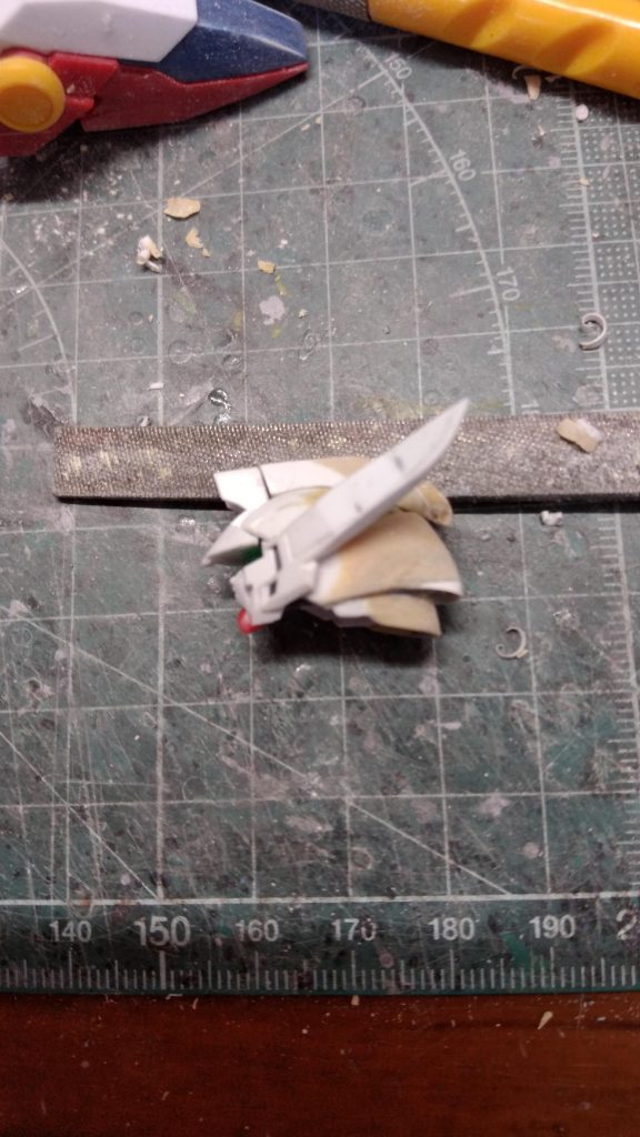 エポパテの工作途中の頭部