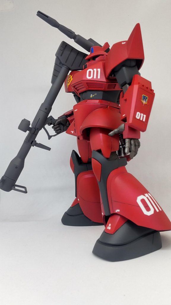 横から。ジョニーのゲルググキャノンは高機動型とは配色と番号が違うので、しっかり再現しました。