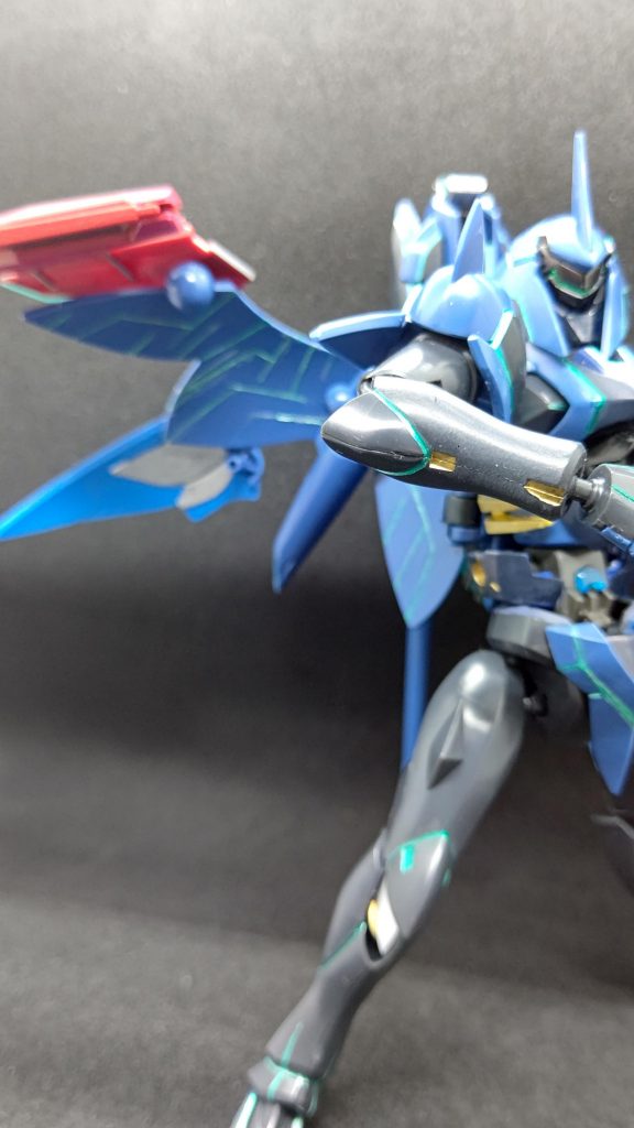 ちょっとボケちゃいましたがこのようにウイング裏側にはスジ彫りしました。